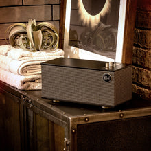 Cargar imagen en el visor de la galería, Klipsch The One II editorial 1
